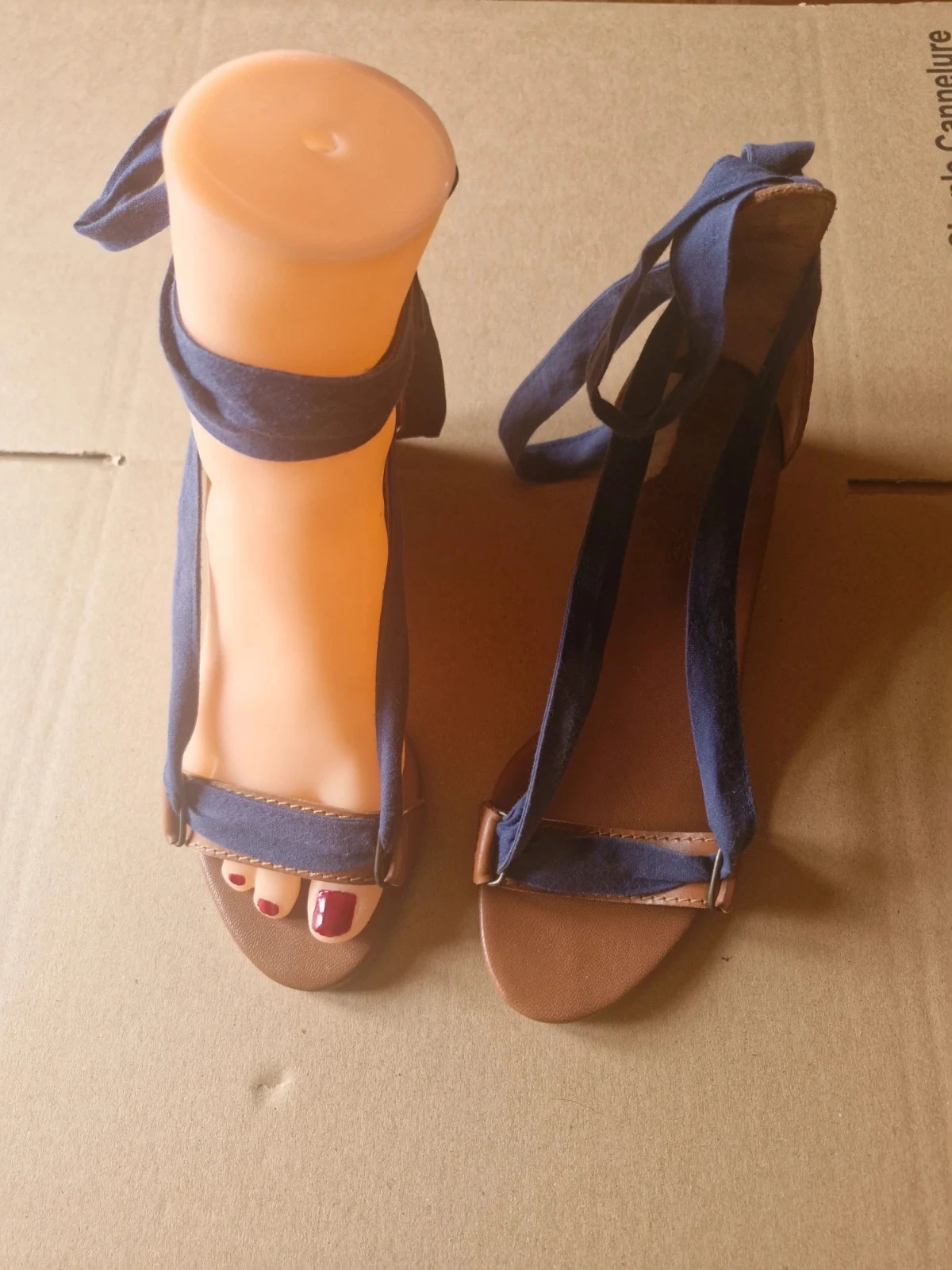Les Sandalettes – Sandales à nouer bleu marine en cuir – Pointure 36